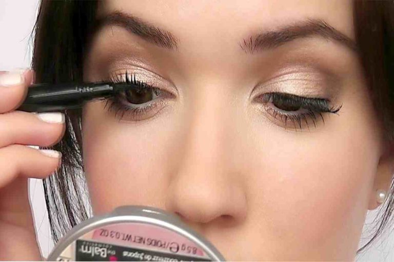 How to apply false eyelashes