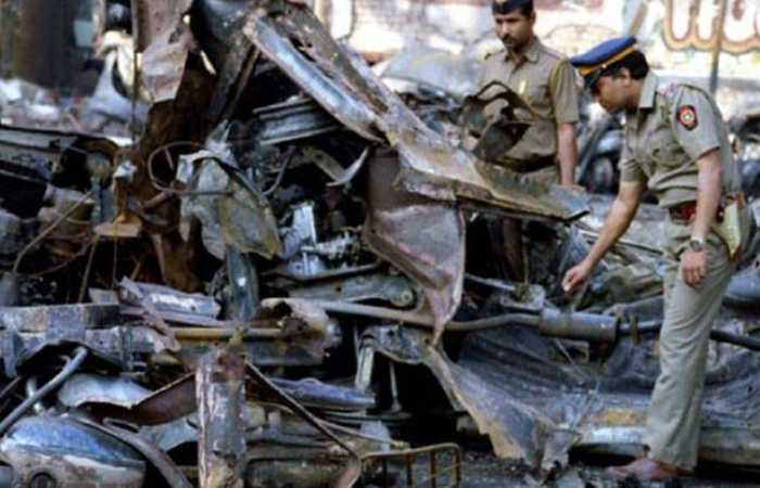 Discuss the film's opening scene, which recounts the 1993 Mumbai blasts.